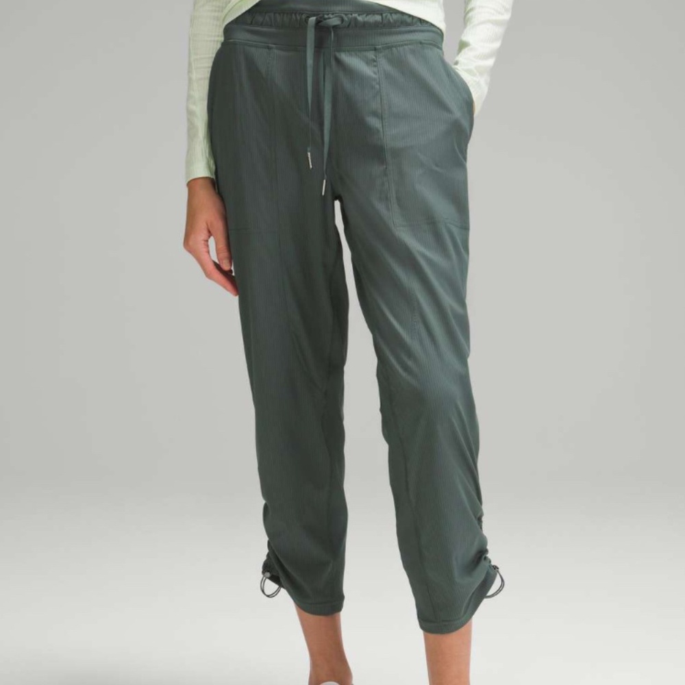 Lululemon NWOT Dance Studio Mid-Rise Cropped Pant, Dark Forest, Size 2